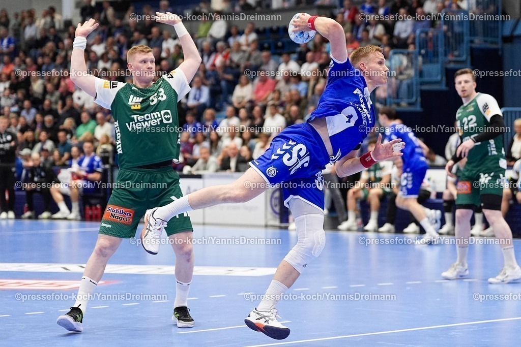 xYDR28052501036 | 28.05.2025, xydrx, Handball, 1.HBL, VFL Gummersbach - FRISCH AUF! Goeppingen, Schwalbe-Arena: Ymir Gislason (FRISCH AUF! Goeppingen #33) Ellidi Snaer Vidarsson (VFL Gummersbach #4)
