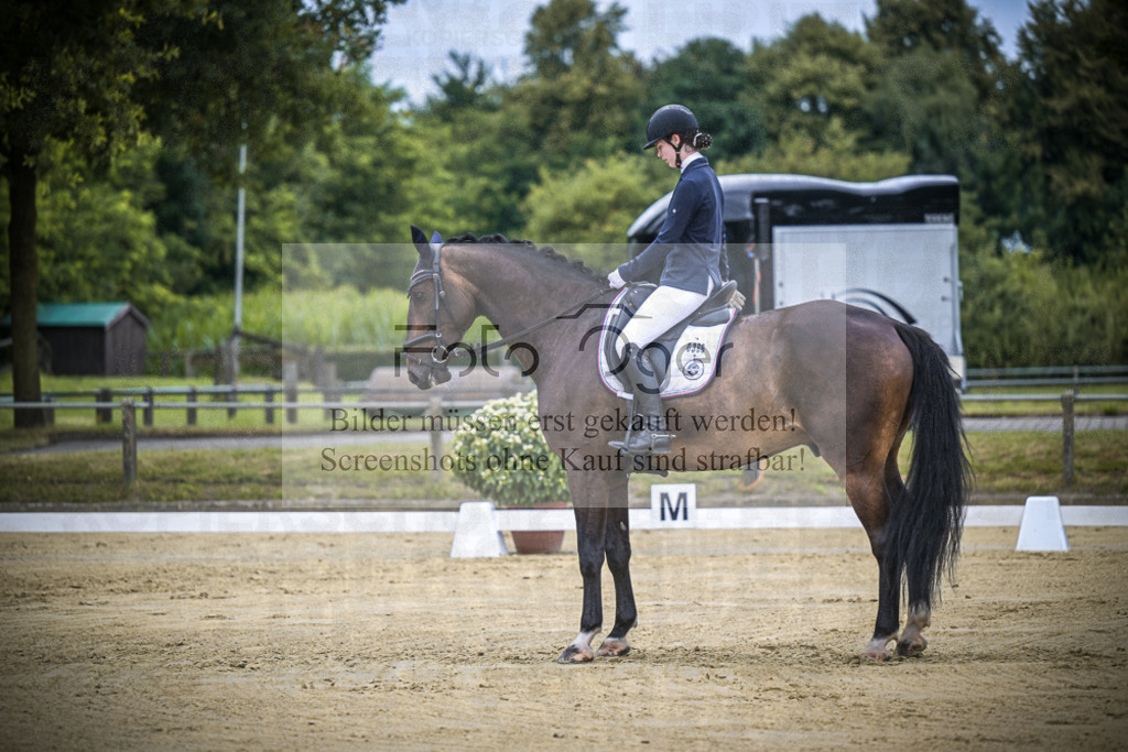 DOS_7056 | Entdecke hochwertige Reitturnierfotos von Foto Oger. Professionell, emotional und authentisch – jetzt Lieblingsmomente im Shop bestellen.Deutschlandweite Turnierfotografie. - Realisiert mit Pictrs.com