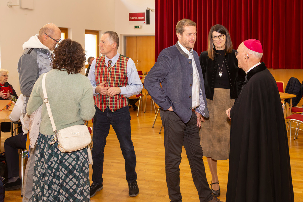 Festmesse-140 | Fotodoku der Festmesse anläßlich der Seligsprechung von Maria Theresia LEDOCHOWSKA 1975, zelebriert von Altbischof DDr. Klaus Küng und Pfarrer Mag. Zenon PAJAK in der Pfarrkirche Loosdorf. 