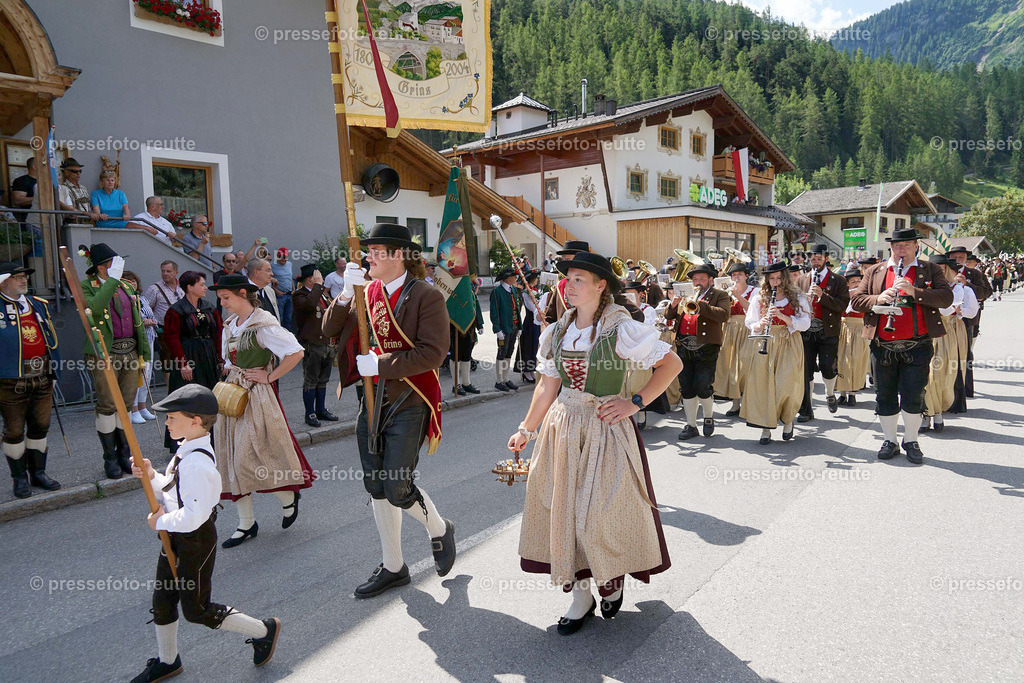 e01--news-2023-Juli23-Regimentsschuetzenfest3-Steeg-UMZUG_DORF-DSC07275 | Info aus dem Bezirk Reutte/Ausserfern Tirol sowie eine umfangreiche Bilddatenbank über die gesamte Region: Lechtal, Talkessel Reutte, Tannheimertal, Zwischentoren. Lech, Plansee, Zugspitze, Grenztunnel, B179, Fernpassstraße, Verkehr, Lawinen, Tradition, - Realisiert mit Pictrs.com