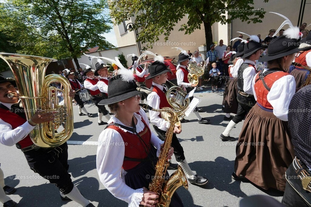 16d-LAEHN-Bundesmusikfest-2023-Juni16-Reutte-DSC01821 | Info aus dem Bezirk Reutte/Ausserfern Tirol sowie eine umfangreiche Bilddatenbank über die gesamte Region: Lechtal, Talkessel Reutte, Tannheimertal, Zwischentoren. Lech, Plansee, Zugspitze, Grenztunnel, B179, Fernpassstraße, Verkehr, Lawinen, Tradition, - Realisiert mit Pictrs.com