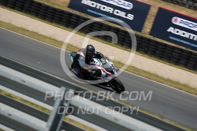 2025_06_19_PBK_14186 | Sportfotografie; SlowMotion; Video; Rennstrecke; Hafeneger; Speer; Racing; RSE; BMW; CBO; Trackday; Motorsportarena; Hockenheimring; Brno; Most; Barcelona; Valencia