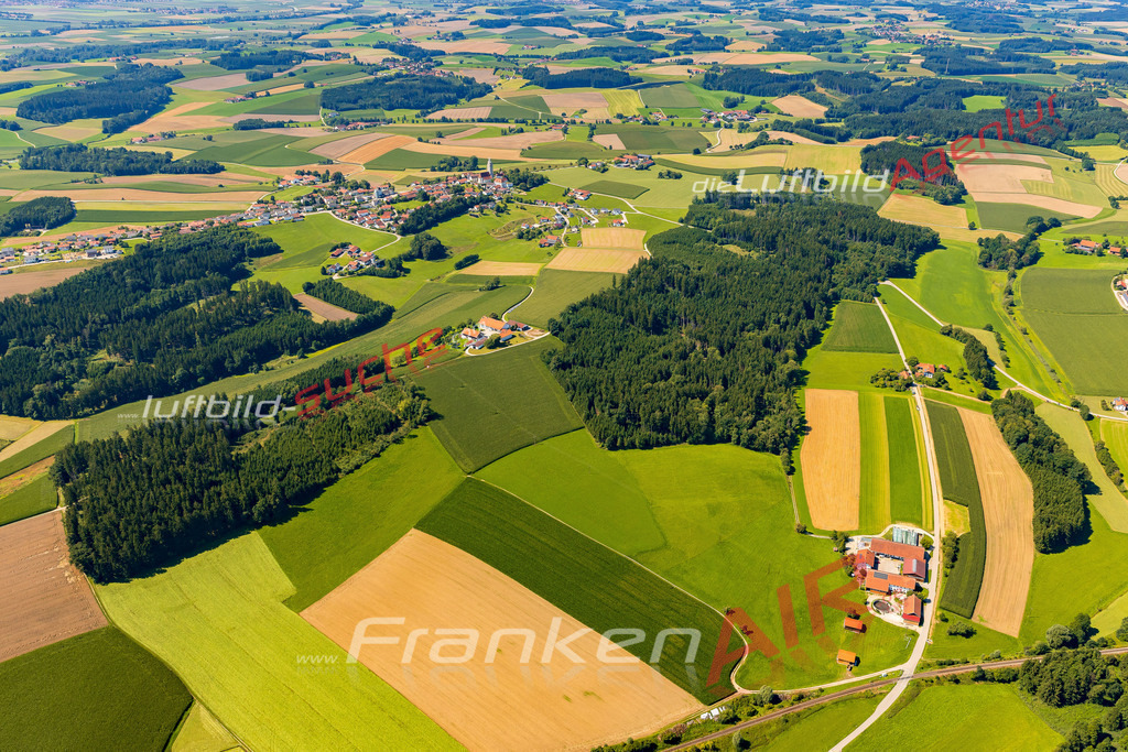 google-maps-vs-niederbergkirchen-luftbild-2073-jahr-2025 | Luftaufnahme von  Niederbergkirchen - Die Luftaufnahme wurde 2025 vom UL-Flugzeug heraus erstellt ( keine Drohne ) - Hochauflösende Luftaufnahme - für professionelle Ausdrucke geeignet. Die Geschenkidee !Mit Lizenz und Bildrechte bestellbar