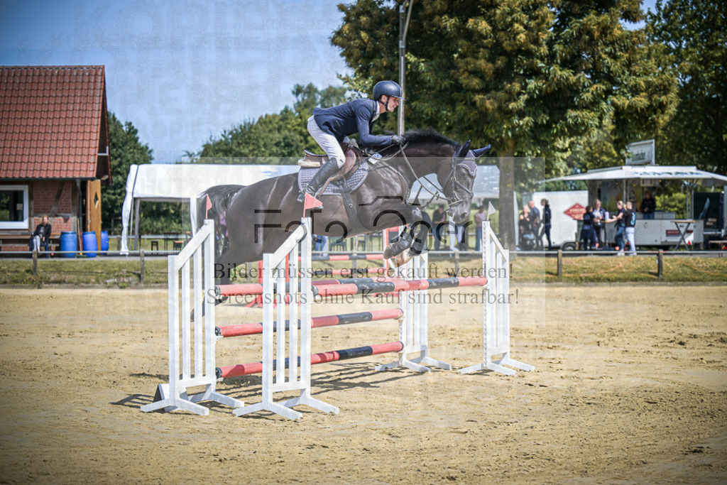 DOS_7576 | Entdecke hochwertige Reitturnierfotos von Foto Oger. Professionell, emotional und authentisch – jetzt Lieblingsmomente im Shop bestellen.Deutschlandweite Turnierfotografie. - Realisiert mit Pictrs.com