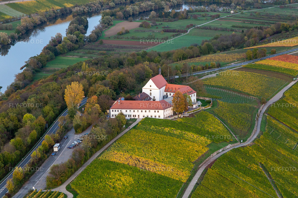 Luftbild: Hotel Vogelsburg im Ortsteil Escherndorf in Volkach im Bundesland Bayern in Deutschland. Foto: IMG_119465.jpg vom 25.10.2019 durch Werner Riehm/FLY-FOTO.de