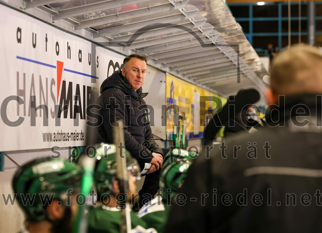 2024-02-02_123_TSV_Erding_gegen_ERSC_Amberg | Erding, Deutschland, 02.02.2024:
Eishockey, Bayernliga Vorrunde 2023 / 2024, 30. Spieltag, TSV Erding gegen ERSC Amberg, Endergebnis: 1:0

Teamchef Thomas Daffner (Erding Gladiators)

Foto: Christian Riedel / fotografie-riedel.net