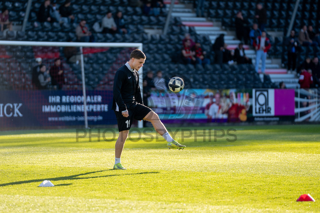 SG Sonnenhof Großaspach vs. SGV Freiberg, Fussball, Regionalliga Suedwest, 30. Spieltag, 22.04.2026 | Mike Huras (SG Sonnenhof Großaspach, #19),SG Sonnenhof Großaspach vs. SGV Freiberg, Fussball, Regionalliga Suedwest, 30. Spieltag, 22.04.2026