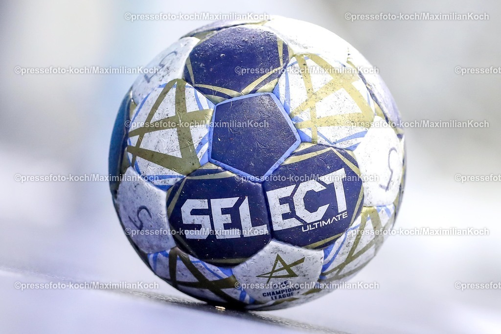 KoeEHF14062501114 | 14.06.2025, Handball, Halbfinale TruckScout24 EHF FINAL4, LANXESS arena Köln, Füchse Berlin - HBC Nantes: Offizieller Spielball liegt auf dem Boden Feature Detail Nahaufnahme Symbol Symbolbild 