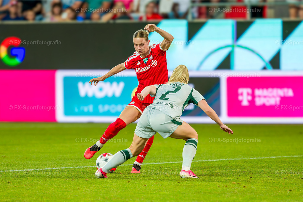 Supercup-Frauen-Bayern-Muenchen-vs-VfL-Wolfsburg 049 | Sportfotos und Eventgalerien von FX-Sportfotografie. Bilder von Fußball, Vereinsveranstaltungen und Events direkt ansehen und als Download bestellen. - Realisiert mit Pictrs.com