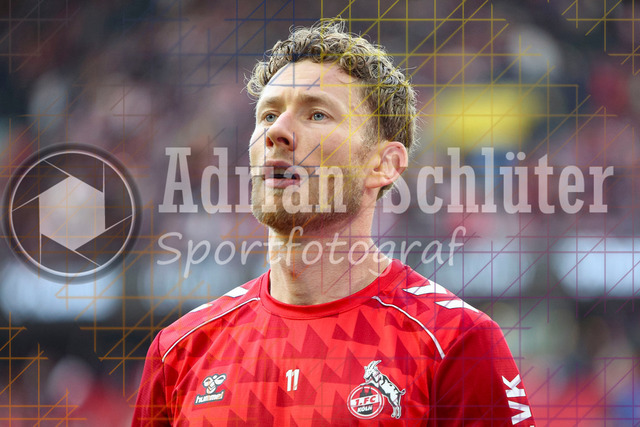 1. FC Köln vs Hamburger SV - 1. Bundesliga  | Köln, Deutschland, 02.11.25:   Florian Kainz (1. FC Köln) schaut waehrend des Spiels der Bundesliga zwischen  1. FC Köln vs Hamburger SV in der RheinEnergieStadion(Foto von Brauer-Fotoagentur / Adrian Schlueter)
