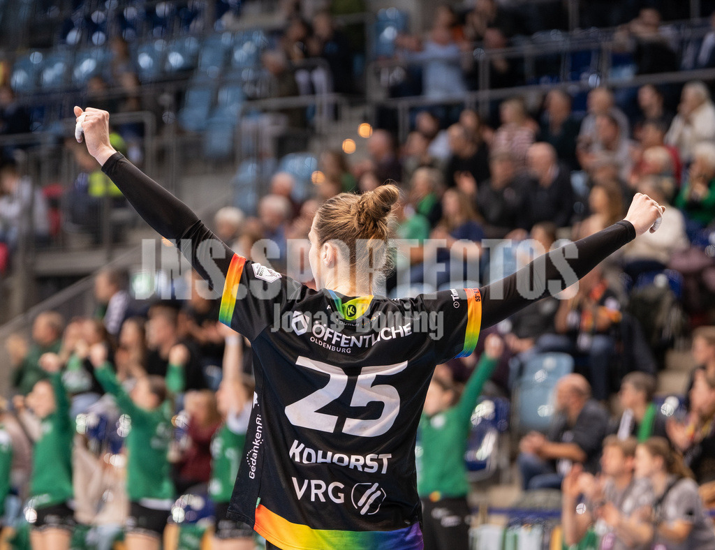 Handball I Frauen I Saison 2025-2026 I 1. HBF I 17. Spieltag I VFL Oldenburg - Thüringer HC I 0384 | Madita Kohorst (25, VfL Oldenburg) - Realisiert mit Pictrs.com