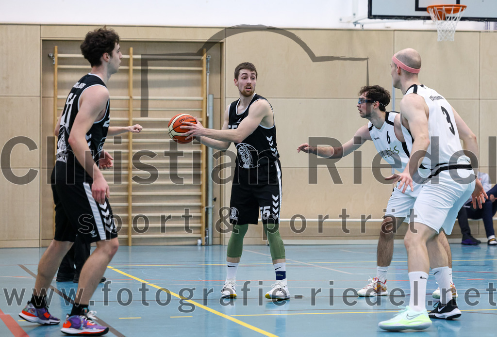2023-03-26_054_TSV_Vaterstetten_gegen_Wacker_Knights_Burghausen | Vaterstetten, Deutschland, 26.03.2023:
Basketball, Bayernliga Herren Südost 2022 / 2023, 17. Spieltag, TSV Vaterstetten gegen Wacker Knights Burghausen, Endergebnis: 

Maximilian Rothe (TSV Vaterstetten, #6), F. Sutur (TSV Vaterstetten, #3)

Foto: Christian Riedel / fotografie-riedel.net