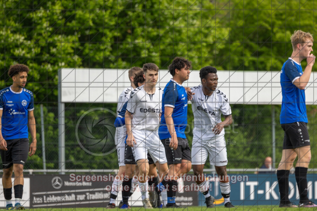 20250426_162541_0205 | #, SGM 1.FC Donzdorf/Reichenbach (weiß) vs. SGM FV 08 Unterkochen (blau), Fussball, A-Junioren Regionenstaffel Mitte 3 - WfV, Saison 2024/2025, Rasenplatz, Lautertal Stadion, Süßener Straße 16, 73072 Donzdorf, 26.04.2025 - 16:00 Uhr,Foto: PhotoPeet-Sportfotografie/Peter Harich