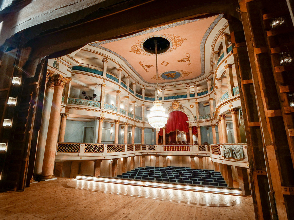 Virtual Realität | Ludwigsburg - Residenzschloss Ludwigsburg: Einladung zum Pressetermin - Virtuelle Realität im Schloss Ludwigsburg: Nächster Schritt der digitalen Erschließung. Im Bild: Im Schlosstheater - Realisiert mit Pictrs.com