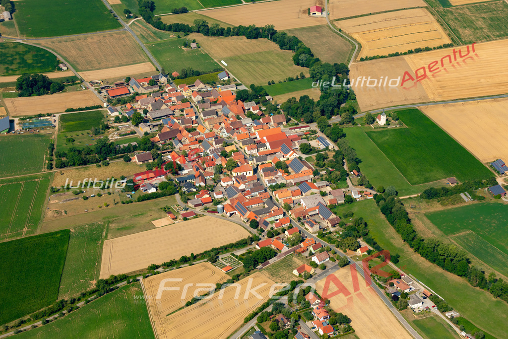 hemmersheim-immobilie-haus-luftbild-1679-2023 | Das Luftbild zeigt :  Hemmersheim - Die Luftaufnahme wurde 2023 vom UL-Flugzeug aus erstellt ( keine Drohne ) - 
Hochauflösende Luftaufnahme - Für grossformatige Ausdrucke geeignet. Die Geschenkidee !
Mit Lizenz und Bildrechte bestellbar