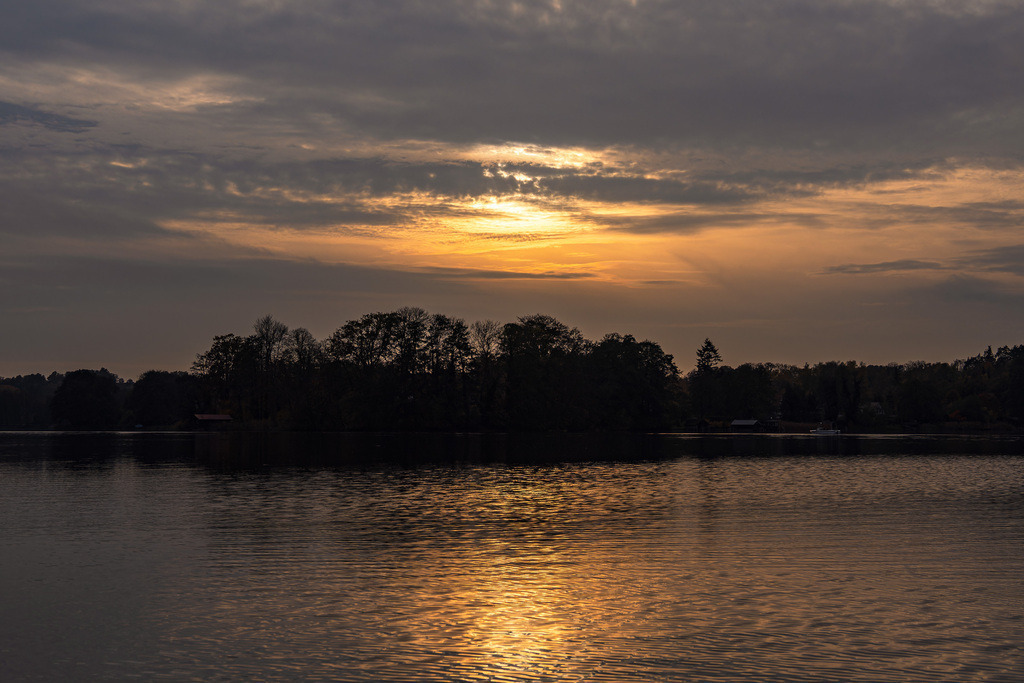 Sonnenuntergang über den Haussee in der Stadt Feldberg | Sonnenuntergang über den Haussee in der Stadt Feldberg.