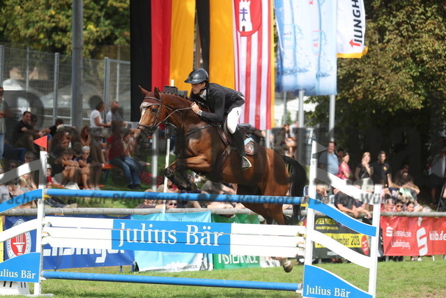 Bietigheim_2023_Prfg.Nr.17_Springprüfung Kl.S Julius-Bär-Bank-Fördercup_m.Siegerrunde_Nikolaus Leckebusch-Peters_Excentrique Z (5) | Alle Fotos der Reiterjournal Fotografin Doris Matthaes im Reiterjournal Online-Fotoshop. - Realisiert mit Pictrs.com