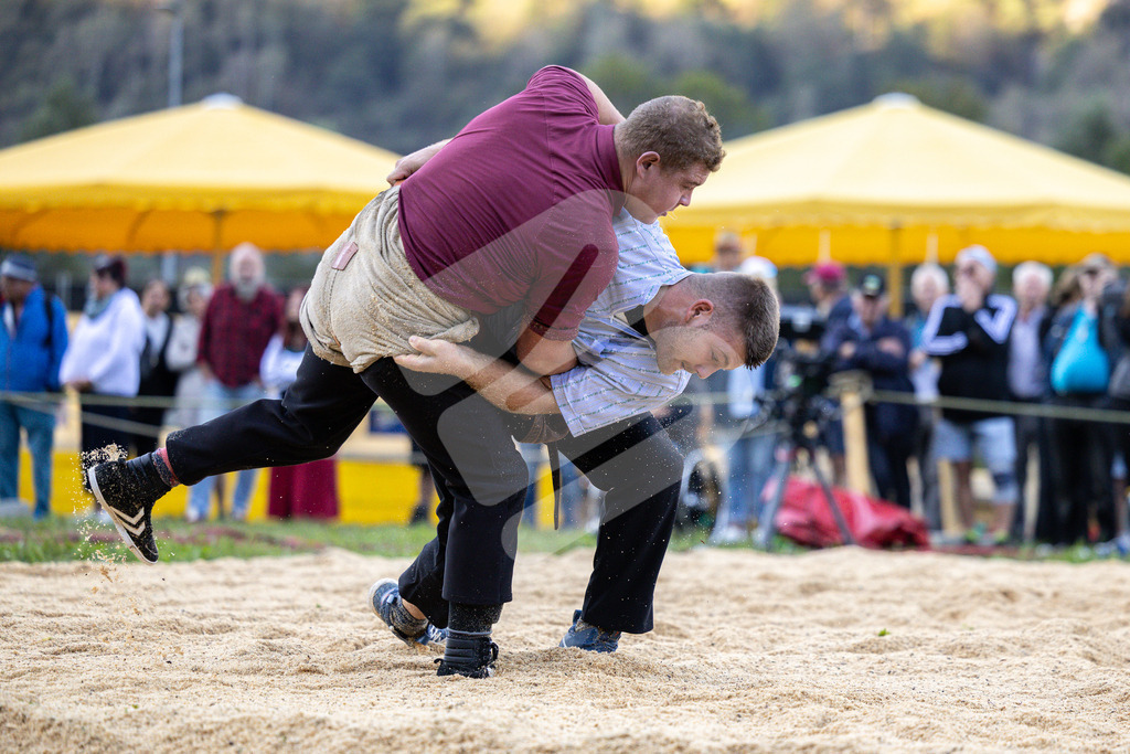 TESSINER2025_01_Gang_9305 | Die Schwinger des Schwyzer Kantonalen Schwingerverbandes: Fotos, die Dynamik und Leidenschaft festhalten, sowie emotionale Momente aus dem traditionellen Schwingsport zeigen. - Realisiert mit Pictrs.com