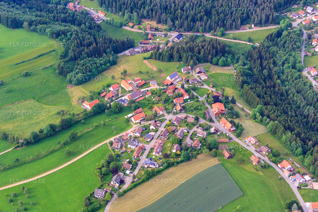 Luftbild: Lerchenstr im Ortsteil Naislach in Oberreichenbach im Bundesland Baden-Württemberg in Deutschland. Foto: IMG_66804.jpg vom 07.06.2014 durch Werner Riehm/FLY-FOTO.de
