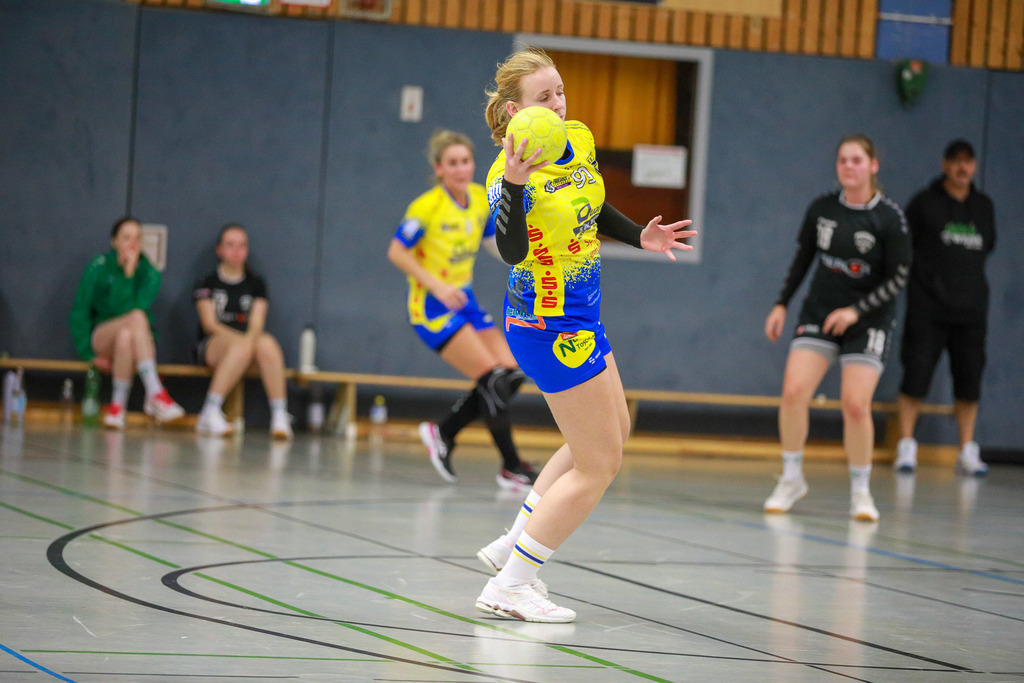 SVN_TvVoerde_021124_067 | Bildergalerie von Sport-Ereignissen aber auch von weiteren spannenden Dingen - nicht nur vom Niederrhein. In Anlehnung an den bekannten Spruch von Hanns Dieter Hüsch heißt das Motto: "Niederrhein ist überall".  - Realisiert mit Pictrs.com