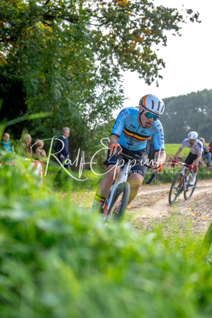 Ralf Eppink Photography 20251012_DSC04344 | Sportfotografie, Eventfotografie, Porträtfotografie, Radsport Fotograf, Triathlon Fotograf, Düsseldorf Fotograf, Köln Fotograf, Actionfotografie, Teamfotografie, Peoplefotografie, Business Portraits, Veranstaltungsfotografie, Reportagefotografie - Realisiert mit Pictrs.com