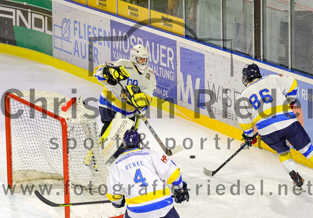 2026-01-09_056_TSV_Erding_gegen_Stuttgart_Rebels | Erding, Deutschland, 09.01.2026:Eishockey, Oberliga Süd 2025 / 2026, 35. Spieltag, TSV Erding gegen Stuttgart Rebels, Endergebnis: Torwart Nick Jordan Vieregge (Stuttgart Rebels, #29), Nolan Renke (Stuttgart Rebels, #4), Jannik Dornberger (Stuttgart Rebels, #86)Foto: Christian Riedel / fotografie-riedel.net