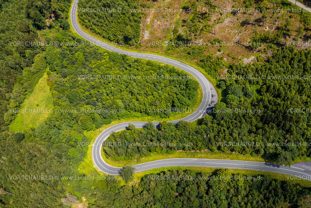 Arnsberg240708303 | Luftbild, Serpentinen am Ochsenkopf zwischen Arnsberg und Sundern im Waldgebiet mit Waldschäden Stockumer Höhe, Sunderner Straße Landesstraße L685, Arnsberg, Sauerland, Nordrhein-Westfalen, Deutschland