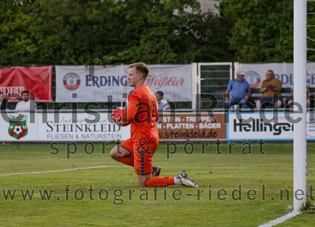 2023-08-18_027_FC_Schwaig_gegen_TSV_Kastl | Oberding, Deutschland, 18.08.2023:
Fußball, Landesliga Südost 2023 / 2024, 7. Spieltag, FC Schwaig gegen TSV Kastl, Endergebnis: 2:2

Torwart Franz Hornof (FC Schwaig, #1)

Foto: Christian Riedel / fotografie-riedel.net