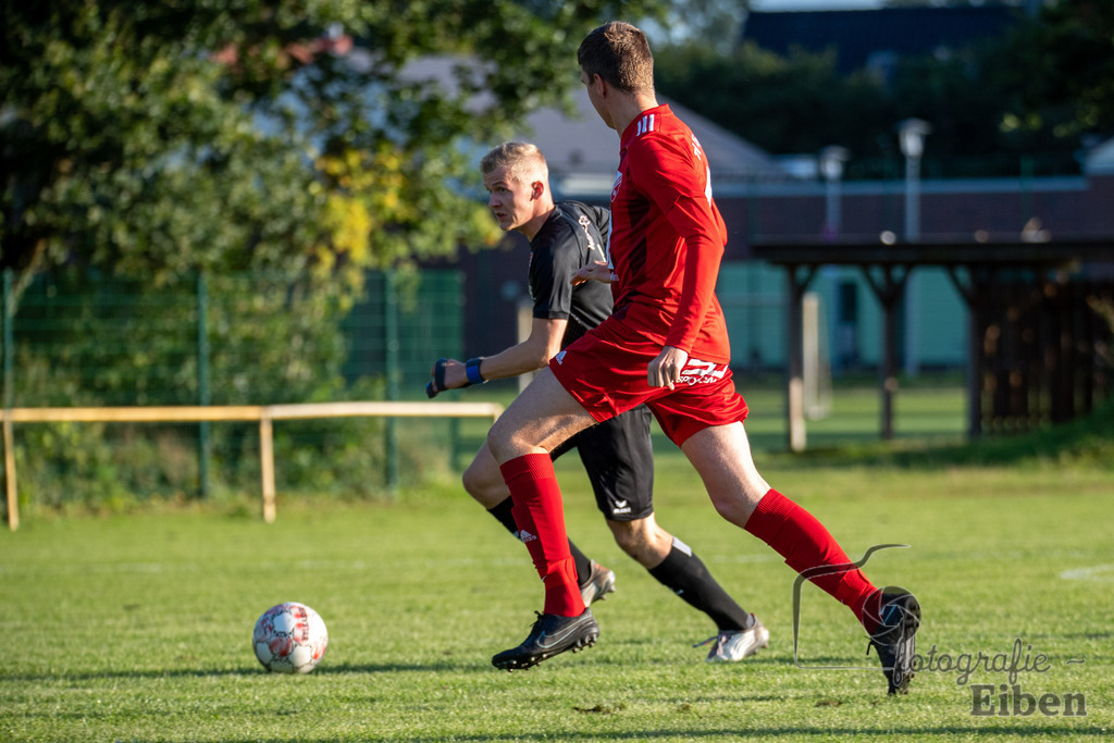 TV Metjendorf-SVE Wiefelstede | Kreisliga Herren;TV Metjendorf (rot)-SVE Wiefelstede (schwarz) am 08.08.2023; in Metjendorf (Sportanlage Metjendorf), Photo: Philip Eiben 2023 - Realisiert mit Pictrs.com