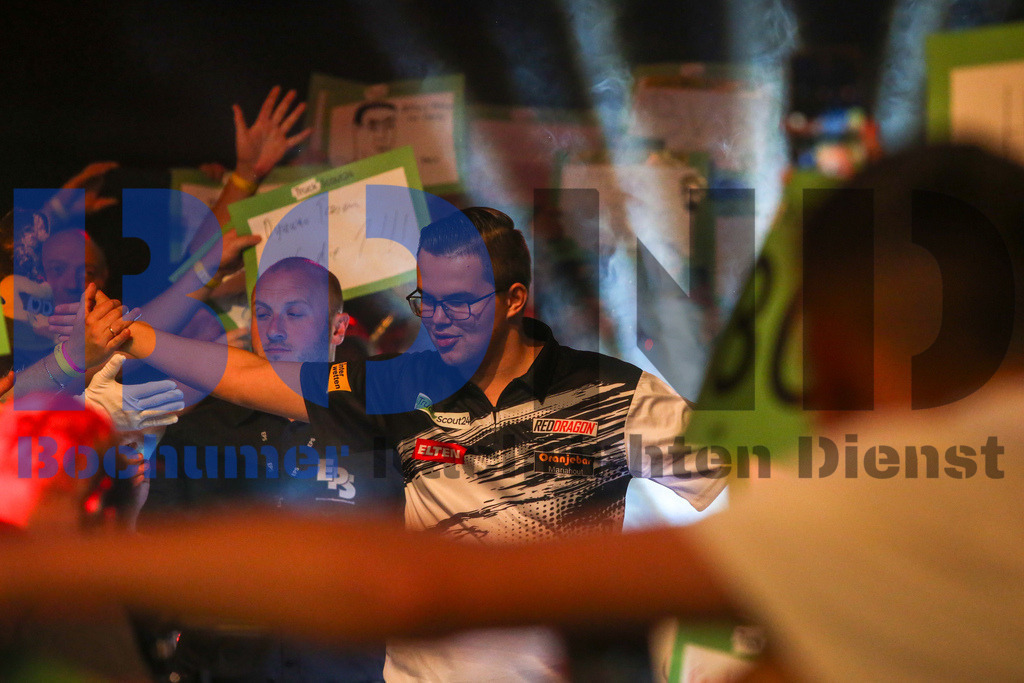  29.10.2023 - 
 | Sebastian Sendlak / Bochumer Nachrichtendienst (BOND) - PDC European Darts Championship: Halbfinale {Persons shown} - Realisiert mit Pictrs.com