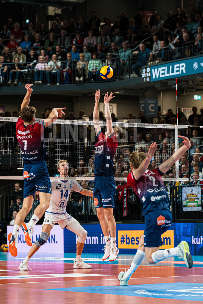 Volleyball I Herren I Saison 2025/2026 I Bundesliga I 5. Spieltag I SVG Lüneburg - VfB Friedrichshafen | CONTRAST ZERØ MEDIA - Realisiert mit Pictrs.com