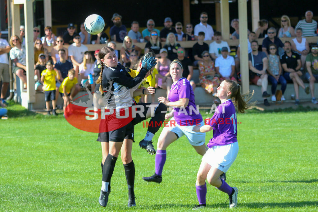 SV Oberglan Damen - Austria Klagenfurt |  ; SV Oberglan Damen - Austria Klagenfurt am 06.06.2022 in Oberglan
(Sportplatz), AUSTRIA, (Photo by Ernst Krawagner sport-fan.at) - Realisiert mit Pictrs.com