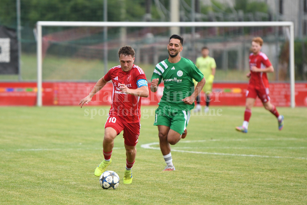 Totopokalspiel TSV Seebach : Fortuna Regensburg | Simon Griesbeck  ( TSV Seebach #10) - Realisiert mit Pictrs.com