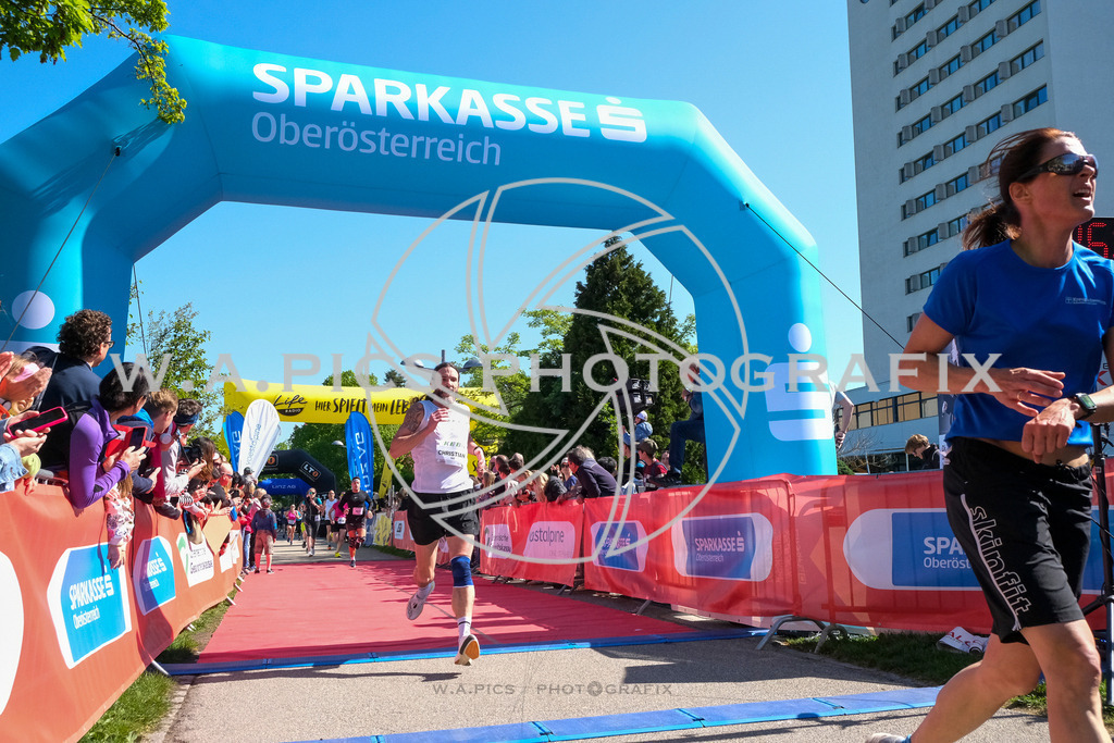 ..... | LINZ,AUSTRIA,27.April 24, Int. 3 Brückenlauf Linz  , Image shows: Photo: WAPICS / Michael ring