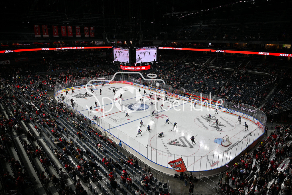 Kölner Haie - Augsburger Panther | KÖLN, DEUTSCHLAND - 04. MÄRZ: im Bild die Lanxess Arena von innen / Symbolbild / Symbolfoto während dem Match zwischen den Kölner Haien und den Augsburger Panthern am 48. Spieltag der Penny DEL in der Lanxess Arena