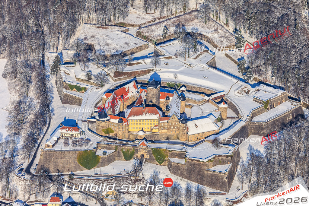 Die Luftaufnahme der Stadt Kronach wurde vom UL-Flugzeug heraus erstellt ( keine Drohne )- hohe Auflösung für beste Qualität