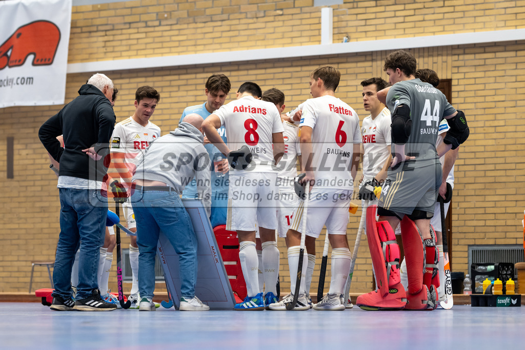 SFE_20240106_0102 | Neuss, Deutschland, 06.01.2024:  in Aktion waehrend des Spiels der Halle 1. Bundesliga Herren zwischen SW Neuss vs Rot-Weiss Köln im Stadionhalle (SW Neuss) am 06.01.2024 in Neuss, Deutschland. (Foto von Stephan Fehrmann)

Neuss, Germany, 06.01.2024:  in action during the game of Halle 1. Bundesliga Herren between SW Neuss vs Rot-Weiss Köln in Stadionhalle (SW Neuss) at 06.01.2024 in Neuss, Deutschland. (Foto von Stephan Fehrmann)