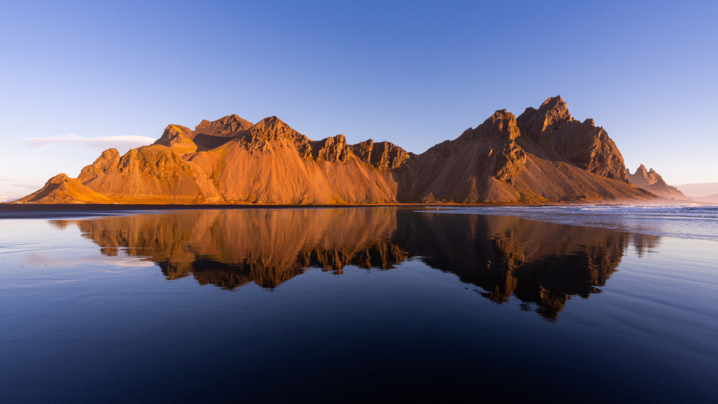 Vestrahorn Island_ Spiegelung | Wandbilder - Florian Läufer - Realisiert mit Pictrs.com