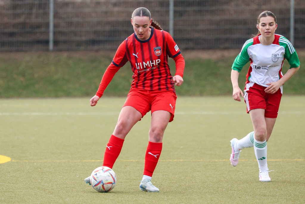 WASFCH_260321_3941 | SGM DJK Wasseralfingen/Neuler vs. 1.FC Heidenheim 1846 II, Fußball, Frauen, Bezirksliga, 2025/2026, 13. Spieltag, 21.03.2026 in Wasseralfingen, Kunstrasen Bürgle(Foto: Michael Bulling) - Realisiert mit Pictrs.com