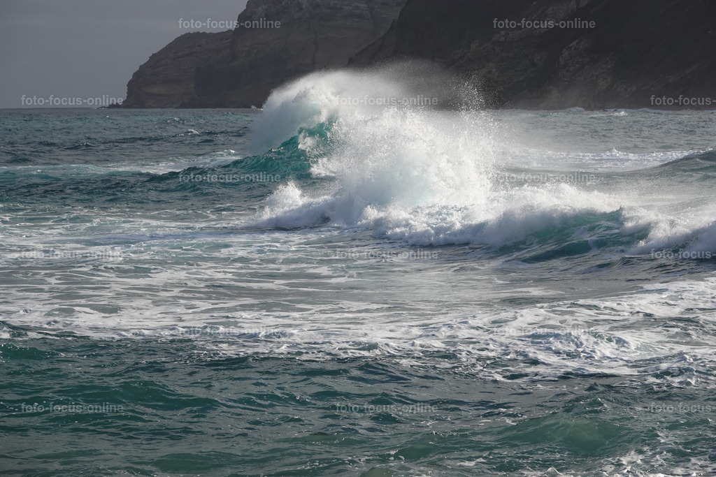 Wild waves | Atlantic breakwater