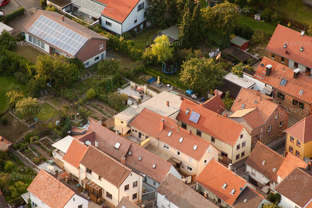 Luftbild: Godramstein, Neugasse im Ortsteil Godramstein in Landau im Bundesland Rheinland-Pfalz in Deutschland. Foto: IMG_33018.jpg vom 03.09.2010 durch Werner Riehm/FLY-FOTO.de