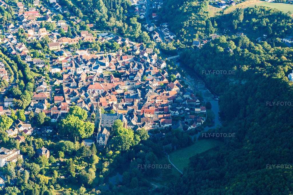 Luftbild: Meisenheimer Altstadt an der Glan in Meisenheim im Bundesland Rheinland-Pfalz in Deutschland. Foto: IMG_109848.jpg vom 06.08.2018 durch Werner Riehm/FLY-FOTO.de