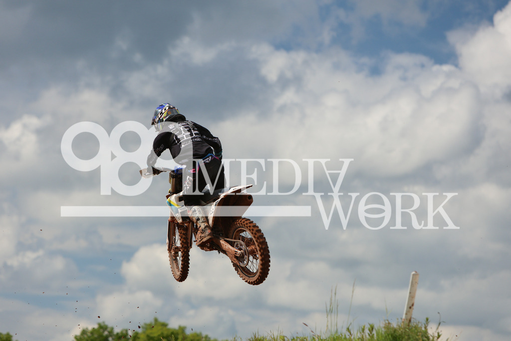 5E6A0508 | 989 MEDIAWORK