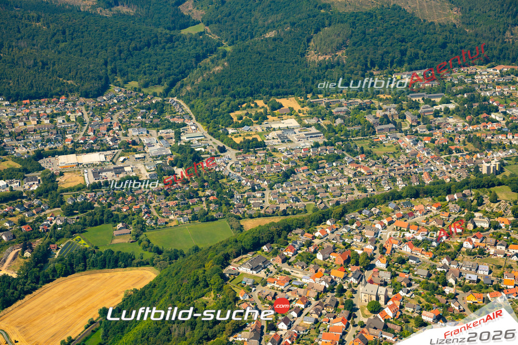 Die Luftaufnahme Niedermarsberg - Marsberg wurde 2022 vom Flugzeug aus (keine Drohne) erstellt. Hohe Auflösung -für große Poster und Wandbilder geeignet - Garantiert!