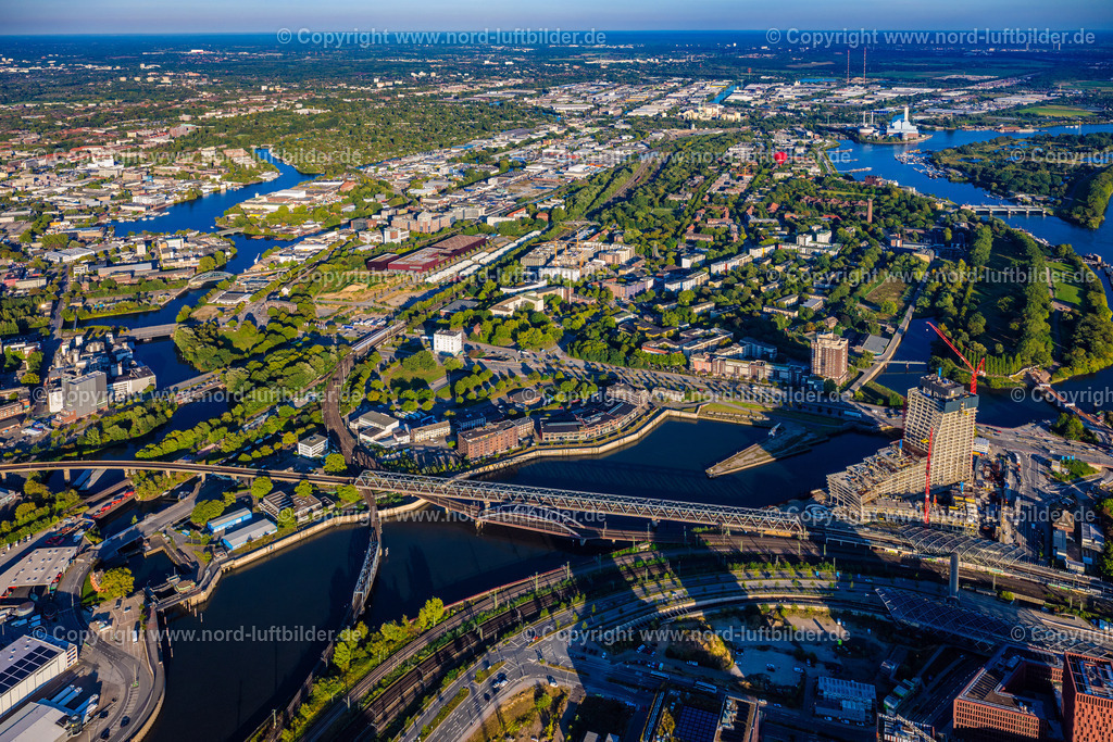 Hamburg_Rothenburgsort_ELS_4072190925 | HAMBURG 19.09.2025 Fluß - Brückenbauwerk der Elbbrücken - Norderelbbrücke - Freihafenelbbrücke über die Ufer der Elbe in Hamburg. // River - bridge structure Elbbruecken - Norderelbbruecke - - Freihafenelbbruecke on the banks of the Elbe in Hamburg. Foto: Martin Elsen
