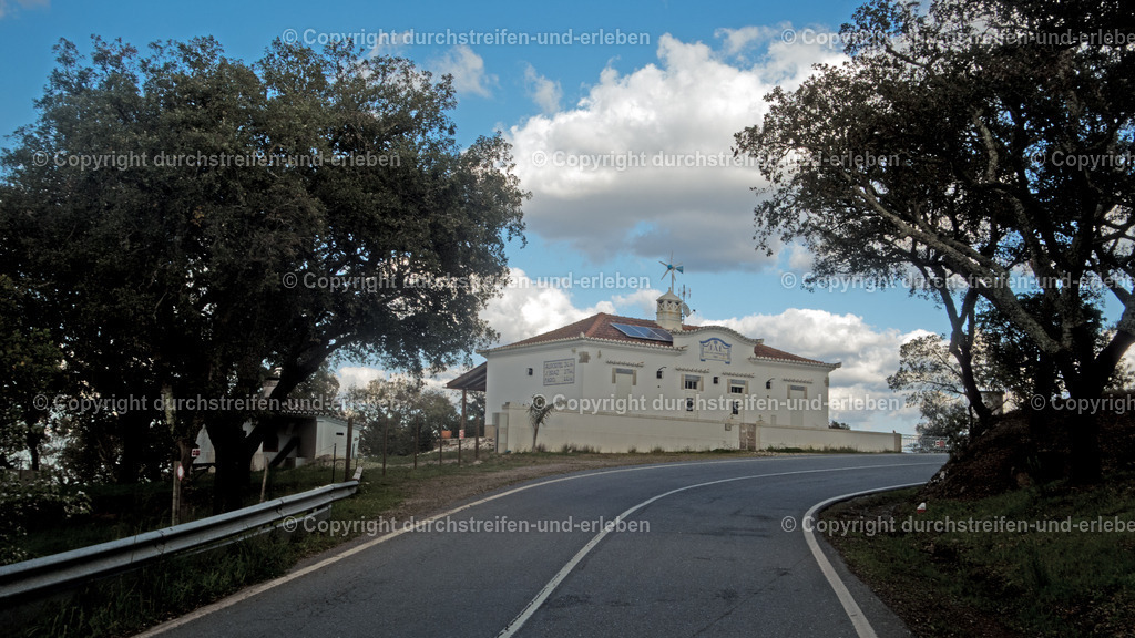 Casa dos Cantoneiros de Barranco do Velho Cortelha, Serra do Caldeirão, Algarve | Casa dos Cantoneiros de Barranco do Velho Cortelha, Serra do Caldeirão, Algarve - Realisiert mit Pictrs.com