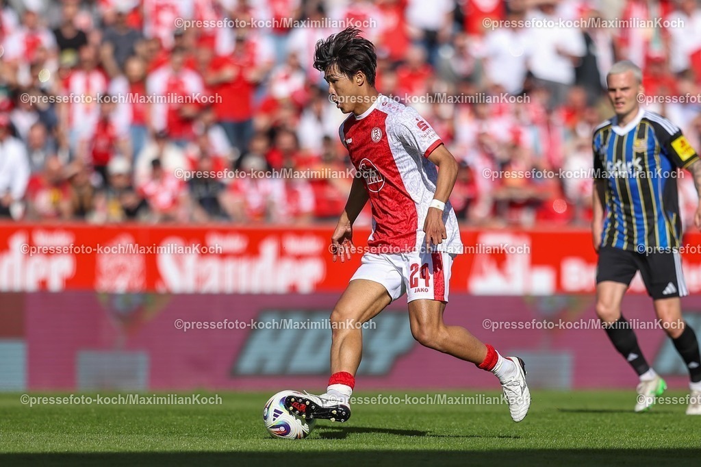 xKWIx26042601027 | 2026.04.26, xkwix, Fußball, 3.Liga, Rot-Weiss Essen - 1. FC Saarbrücken, Stadion an der Hafenstraße, 35.Spieltag, Saison 2025 / 2026: Kaito Mizuta (Rot-Weiss Essen #24) DFB regulations prohibit any use of photographs as image sequences and or quasi-video. Photo: xKamilxWilkowskixPressefotoKochx