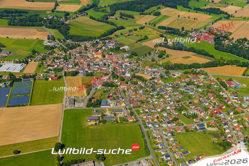Luftaufnahme von  Moosbach - Die Luftaufnahme wurde 2025 vom UL-Flugzeug heraus erstellt ( keine Drohne ) - Hochauflösende Luftaufnahme - für professionelle Ausdrucke geeignet. Die Geschenkidee !Mit Lizenz und Bildrechte bestellbar