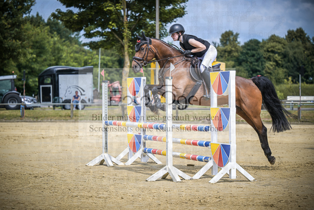 DOS_5895 | Entdecke hochwertige Reitturnierfotos von Foto Oger. Professionell, emotional und authentisch – jetzt Lieblingsmomente im Shop bestellen.Deutschlandweite Turnierfotografie. - Realisiert mit Pictrs.com