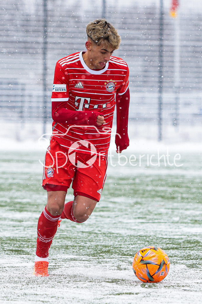 FC Bayern Amateure - VfB Eichstätt | Nick Salihamidzic (FCB #41) am Ball